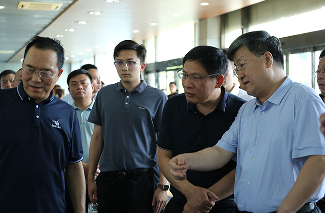 新鄉市領導調研振動茄子短视频污网站產業鏈及企業上市工作